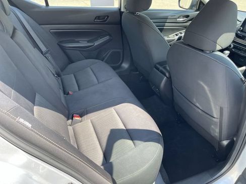 Used 2024 Nissan Altima 2.5 SV FWD image 15