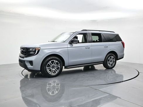 Used 2025 Ford Expedition Active image 5