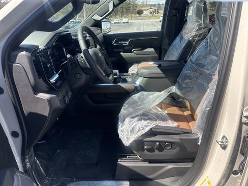New 2026 Chevrolet Silverado 1500 High Country w/ High Country Premium Package AWD/4WD image 14