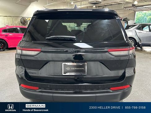 Used 2023 Jeep Grand Cherokee Altitude AWD/4WD image 7