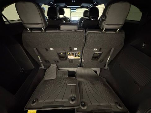 Used 2025 Toyota Sienna Limited image 31