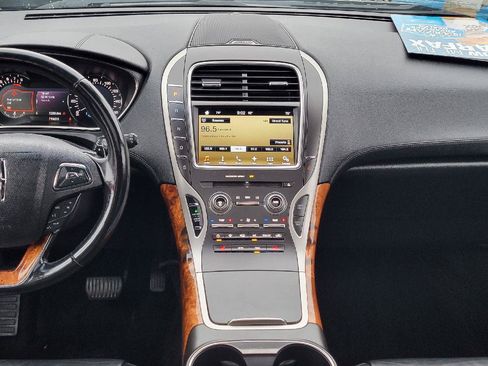 Used 2016 Lincoln MKX Select w/ Select Plus Package AWD/4WD image 4