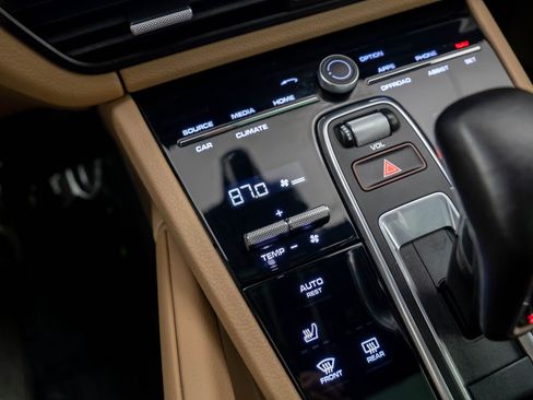 Certified 2020 Porsche Cayenne image 24