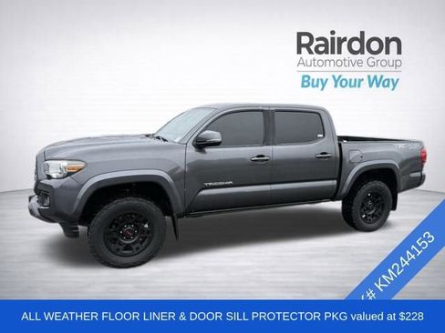 Used 2019 Toyota Tacoma TRD Sport w/ Technology Package image 3