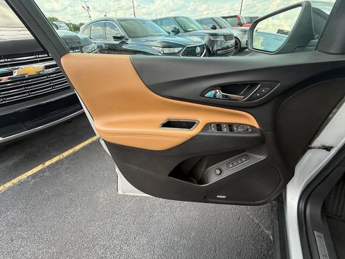Used 2018 Chevrolet Equinox Premier FWD image 11