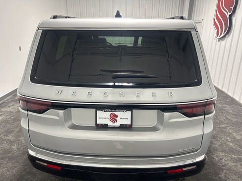 Used 2024 Jeep Wagoneer Series II w/ Flexible Seating Group AWD/4WD image 3