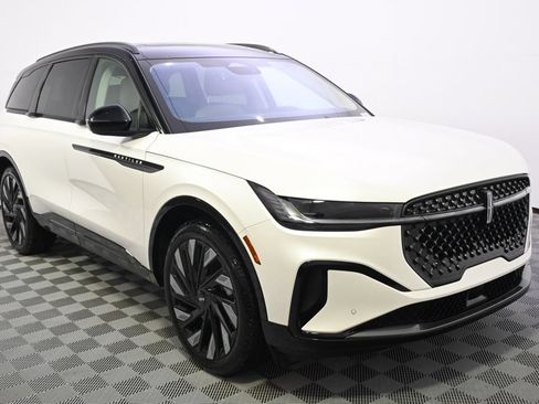 New 2026 Lincoln Nautilus Reserve w/ Jet Appearance Package AWD/4WD image 8