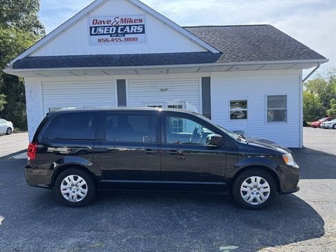 Used 2019 Dodge Grand Caravan SE FWD image 3
