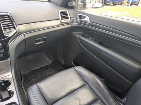 Used 2019 Jeep Grand Cherokee Limited image 17