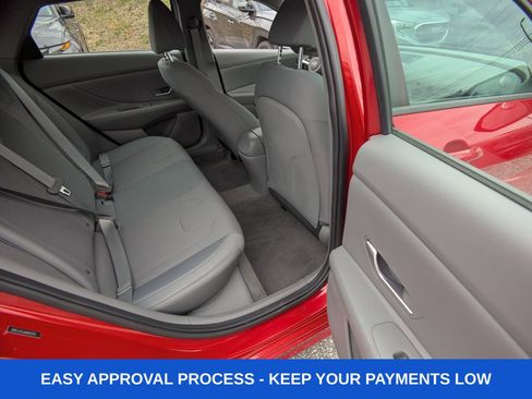 Used 2021 Hyundai Elantra SE image 17