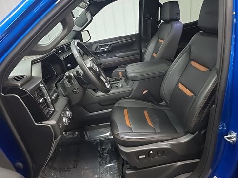 Used 2023 GMC Sierra 1500 AT4 w/ Technology Package AWD/4WD image 32