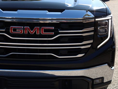 Used 2024 GMC Sierra 1500 SLT image 14