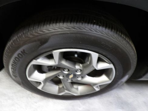 Used 2025 Chevrolet Trax LT w/ LT Convenience Package FWD image 20