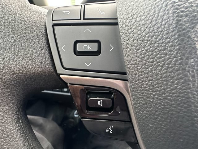 Used 2025 Toyota Camry LE FWD image 13