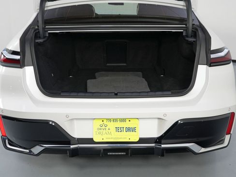 Used 2023 BMW i7 xDrive60 image 10