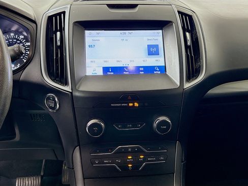 Used 2020 Ford Edge SE image 18