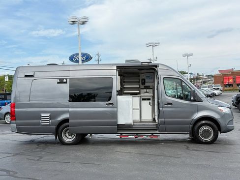 Used 2021 Mercedes-Benz Sprinter 4500 image 18