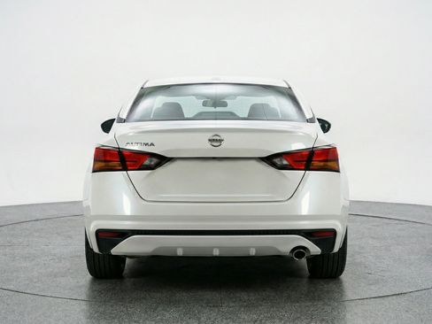 Used 2025 Nissan Altima 2.5 SV image 7
