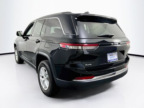 Used 2023 Jeep Grand Cherokee Laredo AWD/4WD image 7