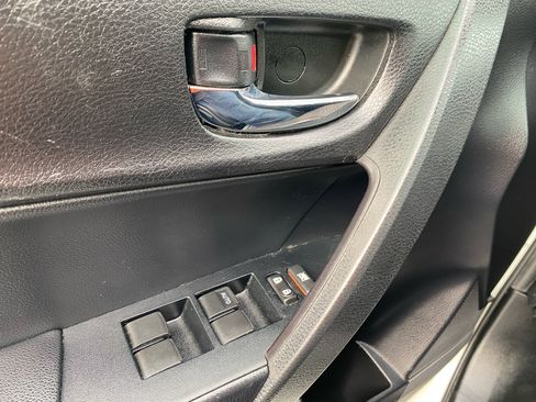 Used 2017 Toyota Corolla SE image 13