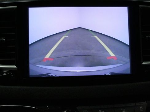 Used 2024 Chrysler Pacifica Touring-L FWD image 37