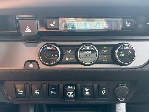 Used 2018 Toyota Tacoma TRD Sport w/ TRD Premium Sport Package RWD image 34
