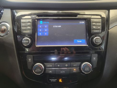 Used 2015 Nissan Rogue SL FWD image 25