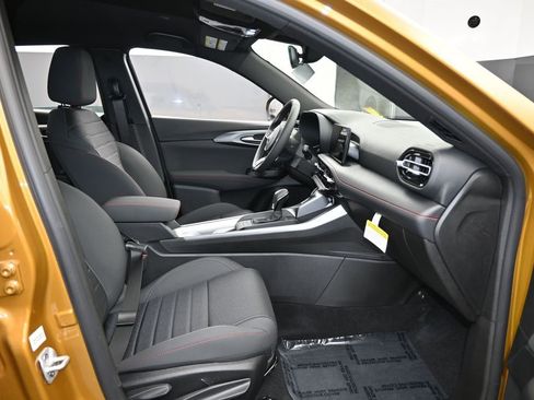 Used 2024 Dodge Hornet GT image 39