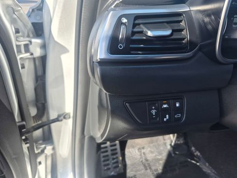 Used 2019 Genesis G70 3.3T Advanced w/ Sport Package RWD image 12