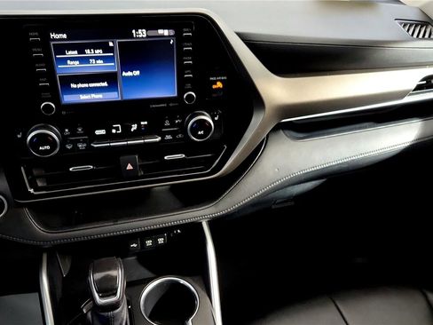 Certified 2021 Toyota Highlander XLE image 40