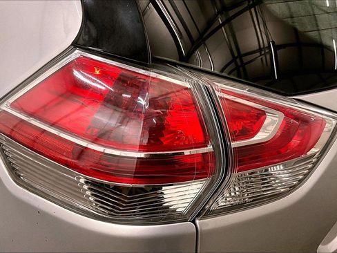 Used 2014 Nissan Rogue S image 29