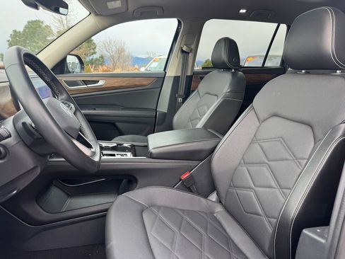 Used 2024 Volkswagen Atlas SE image 7