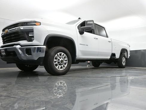 Used 2025 Chevrolet Silverado 2500 LT w/ Convenience Package AWD/4WD image 45