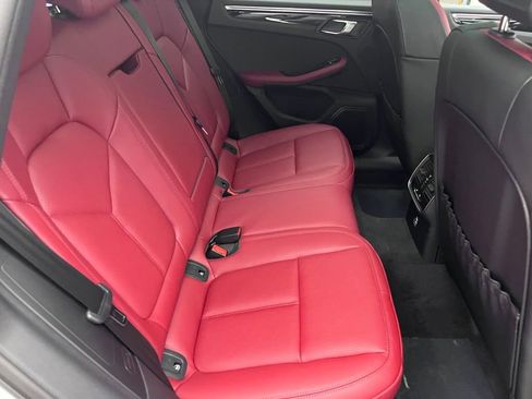Used 2025 Porsche Macan image 30