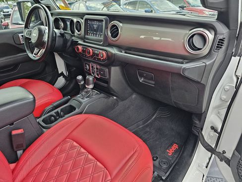 Used 2020 Jeep Gladiator Overland w/ LED Lighting Group AWD/4WD image 10