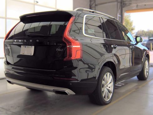 Used 2018 Volvo XC90 T6 Momentum w/ Convenience Package AWD/4WD image 3