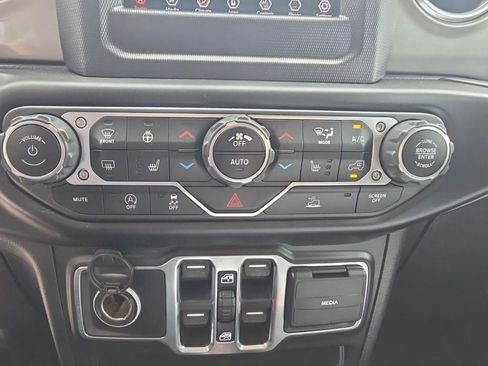 Used 2020 Jeep Gladiator Overland w/ LED Lighting Group AWD/4WD image 39