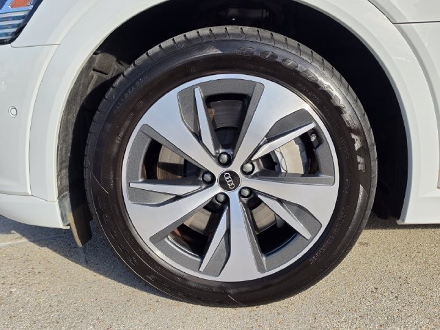 Used 2024 Audi Q8 e-tron Premium Plus AWD/4WD image 10