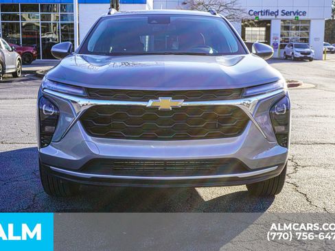 Used 2025 Chevrolet Trax LT w/ LT Convenience Package image 12