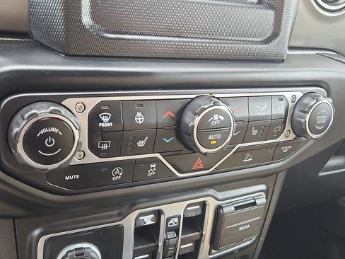 Used 2022 Jeep Gladiator Sport AWD/4WD image 10