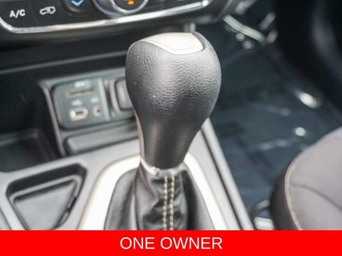 Used 2015 Jeep Cherokee Latitude w/ Comfort/Convenience Group FWD image 22