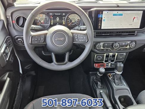 Used 2026 Jeep Wrangler Unlimited Rubicon AWD/4WD image 11
