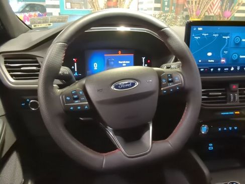Used 2023 Ford Escape ST-Line w/ Tech Pack #1 AWD/4WD image 11