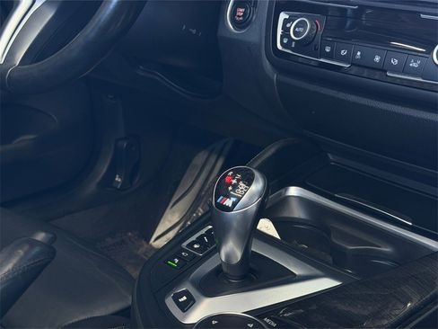 Used 2015 BMW M4 Convertible image 18