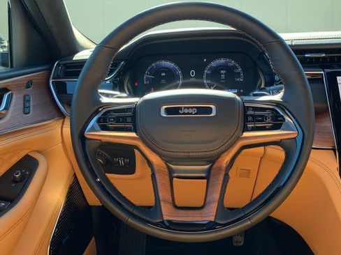 New 2025 Jeep Grand Cherokee Summit image 25