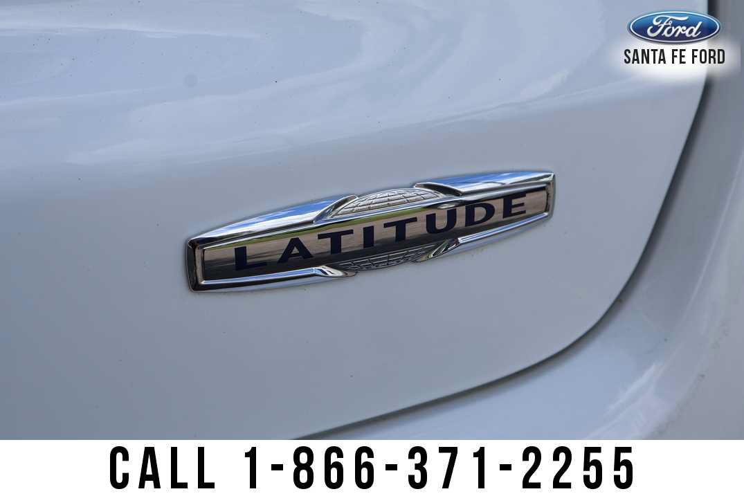 Used 2024 Jeep Compass Latitude w/ Altitude Special Edition AWD/4WD image 10