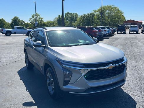 Used 2024 Chevrolet Trax LT w/ Driver Confidence Package FWD image 7