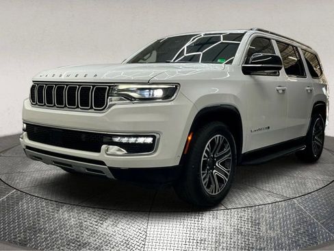 Used 2024 Jeep Wagoneer Series II w/ Flexible Seating Group image 4