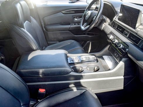 Used 2025 Honda Pilot EX-L image 19
