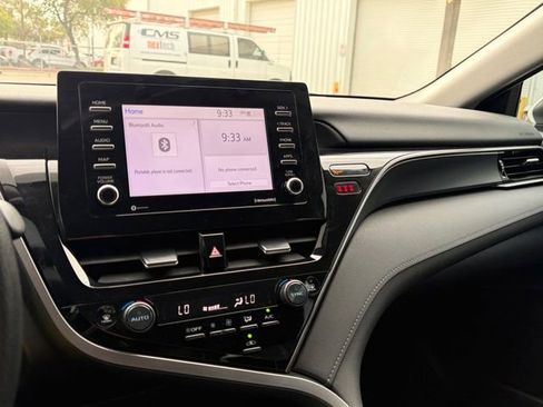 Used 2022 Toyota Camry LE image 10